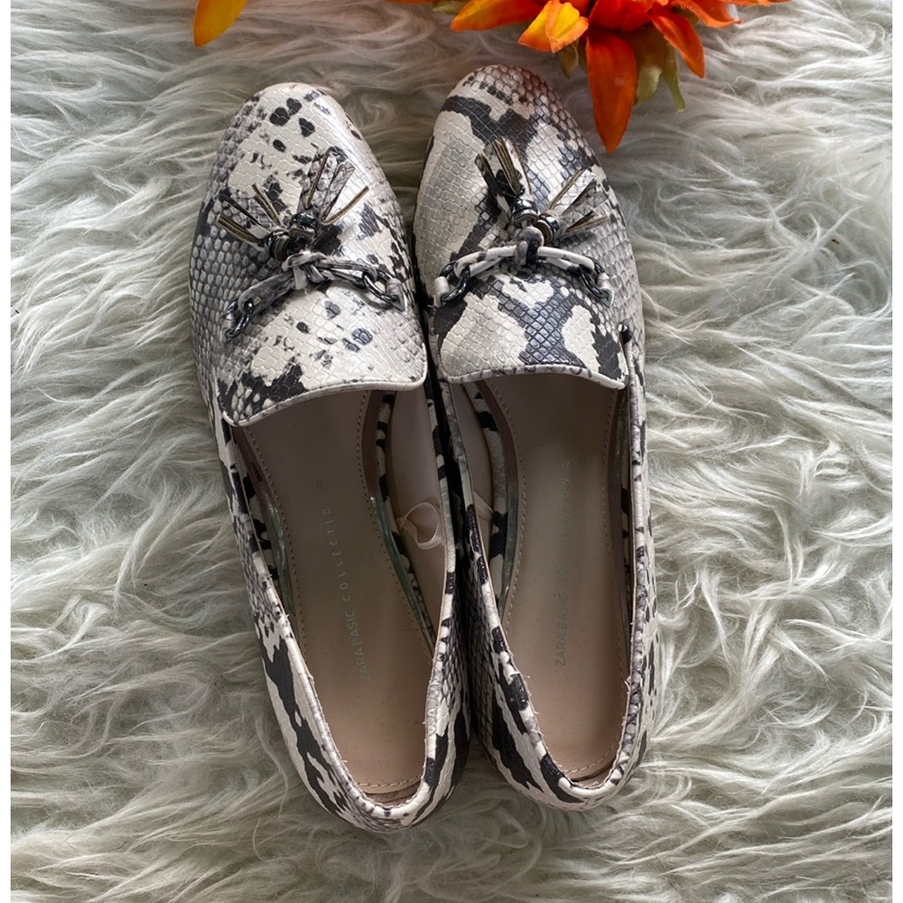 🌺 like new condition snake print fits with tassels by Zara 🌺